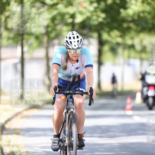 11.08.2024 - GEWOBA Citytriathlon Bremen H.Heesch http://msf.ph/oto/6800986 11.08.2024 12:00:43 Laufen  meine-sportfotos.de