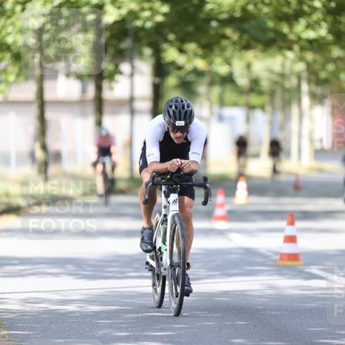 11.08.2024 - GEWOBA Citytriathlon Bremen H.Heesch http://msf.ph/oto/6801023 11.08.2024 12:00:49 Laufen  meine-sportfotos.de