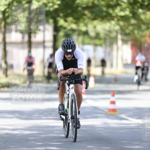 11.08.2024 - GEWOBA Citytriathlon Bremen H.Heesch http://msf.ph/oto/6801029 11.08.2024 12:00:49 Laufen  meine-sportfotos.de