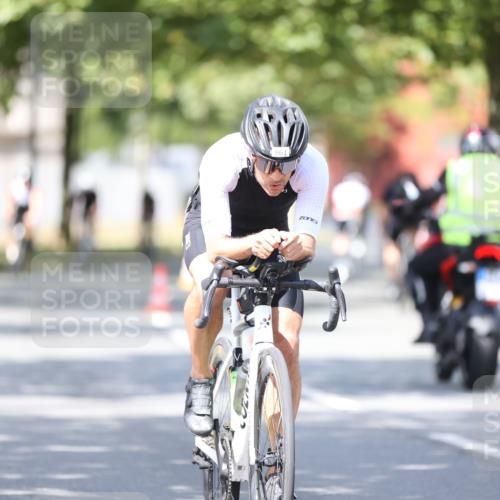 11.08.2024 - GEWOBA Citytriathlon Bremen H.Heesch http://msf.ph/oto/6801051 11.08.2024 12:00:49 Laufen  meine-sportfotos.de