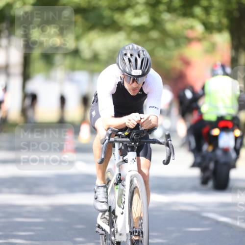 11.08.2024 - GEWOBA Citytriathlon Bremen H.Heesch http://msf.ph/oto/6801054 11.08.2024 12:00:49 Laufen  meine-sportfotos.de