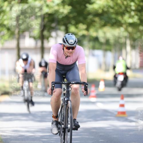 11.08.2024 - GEWOBA Citytriathlon Bremen H.Heesch http://msf.ph/oto/6801067 11.08.2024 12:00:53 Laufen  meine-sportfotos.de