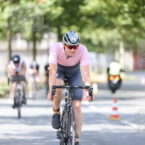 11.08.2024 - GEWOBA Citytriathlon Bremen H.Heesch http://msf.ph/oto/6801073 11.08.2024 12:00:53 Laufen  meine-sportfotos.de