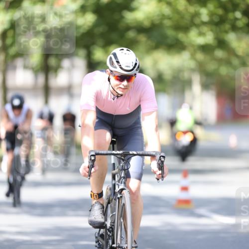 11.08.2024 - GEWOBA Citytriathlon Bremen H.Heesch http://msf.ph/oto/6801077 11.08.2024 12:00:53 Laufen  meine-sportfotos.de