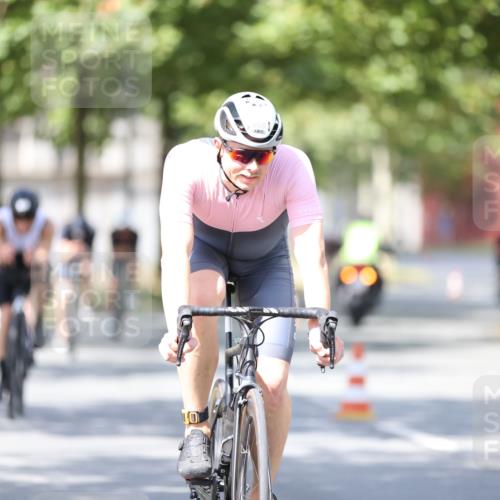 11.08.2024 - GEWOBA Citytriathlon Bremen H.Heesch http://msf.ph/oto/6801079 11.08.2024 12:00:53 Laufen  meine-sportfotos.de
