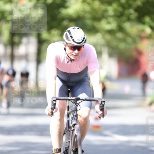 11.08.2024 - GEWOBA Citytriathlon Bremen H.Heesch http://msf.ph/oto/6801083 11.08.2024 12:00:53 Laufen  meine-sportfotos.de