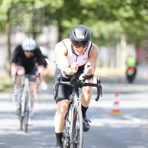 11.08.2024 - GEWOBA Citytriathlon Bremen H.Heesch http://msf.ph/oto/6801098 11.08.2024 12:00:54 Laufen  meine-sportfotos.de
