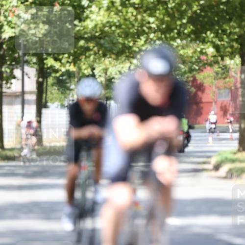 11.08.2024 - GEWOBA Citytriathlon Bremen H.Heesch http://msf.ph/oto/6801124 11.08.2024 12:00:56 Laufen  meine-sportfotos.de