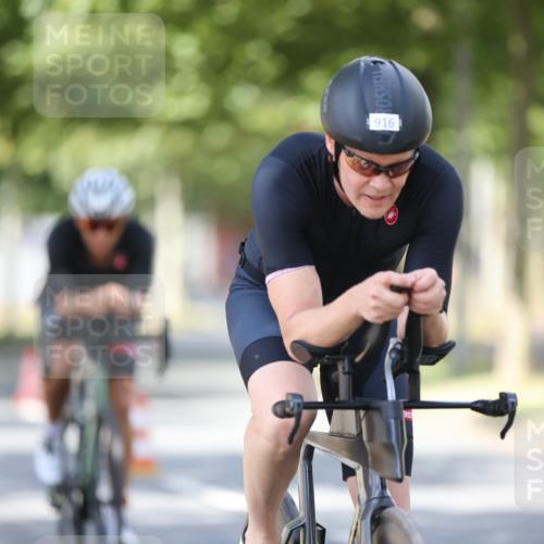 11.08.2024 - GEWOBA Citytriathlon Bremen H.Heesch http://msf.ph/oto/6801132 11.08.2024 12:00:56 Laufen  meine-sportfotos.de