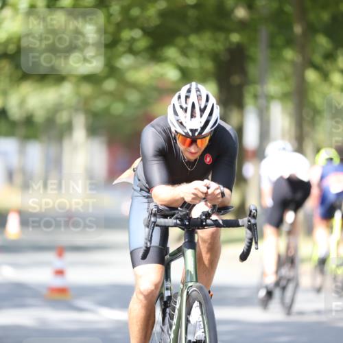 11.08.2024 - GEWOBA Citytriathlon Bremen H.Heesch http://msf.ph/oto/6801140 11.08.2024 12:00:57 Laufen  meine-sportfotos.de