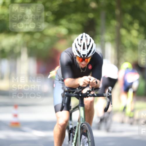 11.08.2024 - GEWOBA Citytriathlon Bremen H.Heesch http://msf.ph/oto/6801142 11.08.2024 12:00:57 Laufen  meine-sportfotos.de