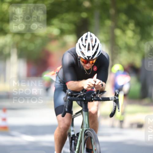 11.08.2024 - GEWOBA Citytriathlon Bremen H.Heesch http://msf.ph/oto/6801144 11.08.2024 12:00:57 Laufen  meine-sportfotos.de
