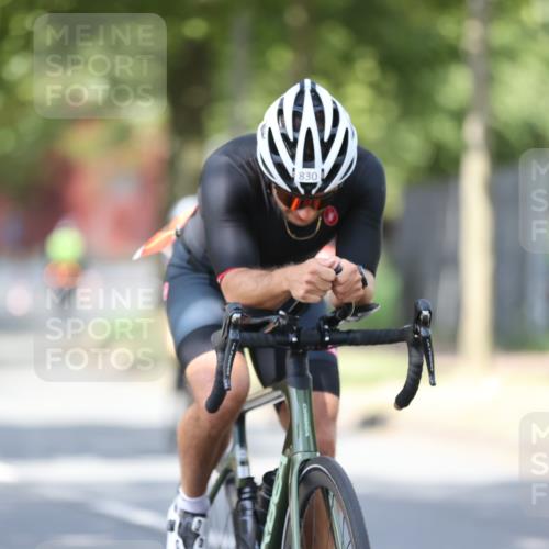 11.08.2024 - GEWOBA Citytriathlon Bremen H.Heesch http://msf.ph/oto/6801148 11.08.2024 12:00:57 Laufen  meine-sportfotos.de
