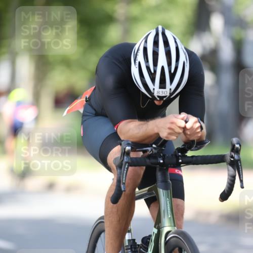 11.08.2024 - GEWOBA Citytriathlon Bremen H.Heesch http://msf.ph/oto/6801156 11.08.2024 12:00:57 Laufen  meine-sportfotos.de