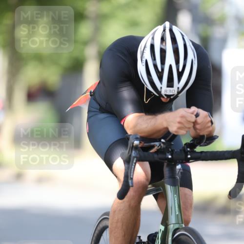 11.08.2024 - GEWOBA Citytriathlon Bremen H.Heesch http://msf.ph/oto/6801158 11.08.2024 12:00:57 Laufen  meine-sportfotos.de