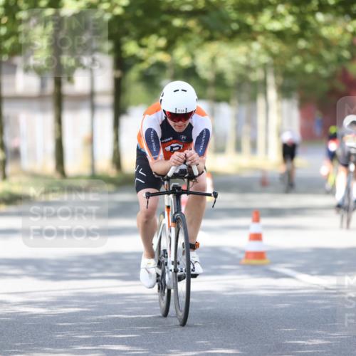 11.08.2024 - GEWOBA Citytriathlon Bremen H.Heesch http://msf.ph/oto/6801165 11.08.2024 12:01:00 Laufen  meine-sportfotos.de
