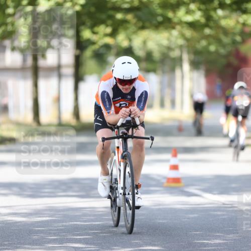 11.08.2024 - GEWOBA Citytriathlon Bremen H.Heesch http://msf.ph/oto/6801167 11.08.2024 12:01:00 Laufen  meine-sportfotos.de
