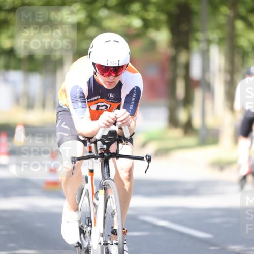 11.08.2024 - GEWOBA Citytriathlon Bremen H.Heesch http://msf.ph/oto/6801194 11.08.2024 12:01:01 Laufen  meine-sportfotos.de