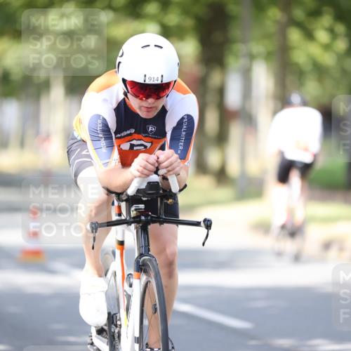 11.08.2024 - GEWOBA Citytriathlon Bremen H.Heesch http://msf.ph/oto/6801198 11.08.2024 12:01:01 Laufen  meine-sportfotos.de