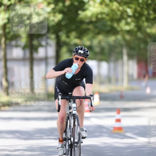 11.08.2024 - GEWOBA Citytriathlon Bremen H.Heesch http://msf.ph/oto/6801237 11.08.2024 12:01:10 Laufen  meine-sportfotos.de