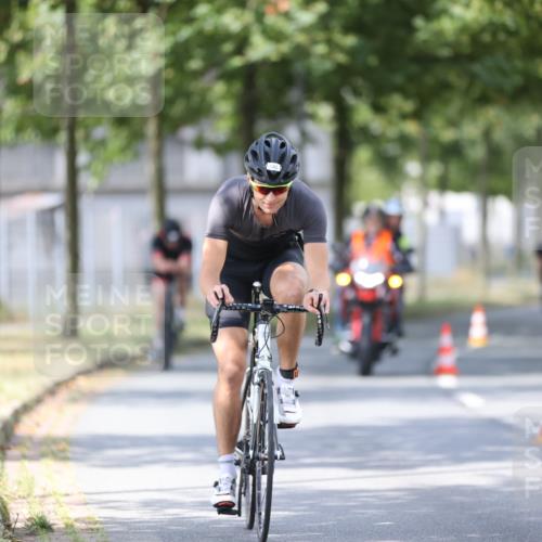 11.08.2024 - GEWOBA Citytriathlon Bremen H.Heesch http://msf.ph/oto/6801247 11.08.2024 12:01:22 Laufen  meine-sportfotos.de