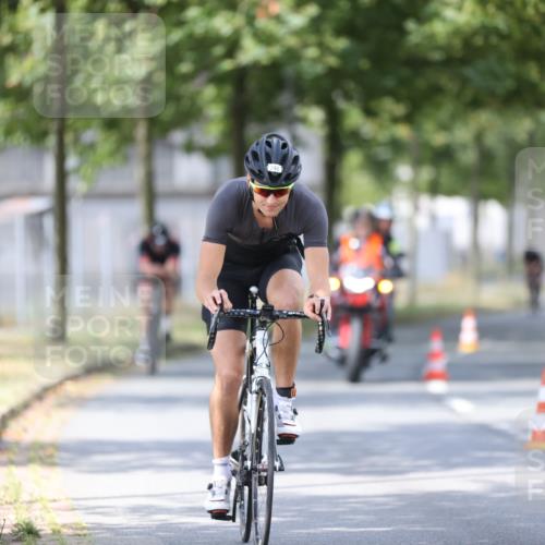 11.08.2024 - GEWOBA Citytriathlon Bremen H.Heesch http://msf.ph/oto/6801249 11.08.2024 12:01:23 Laufen  meine-sportfotos.de