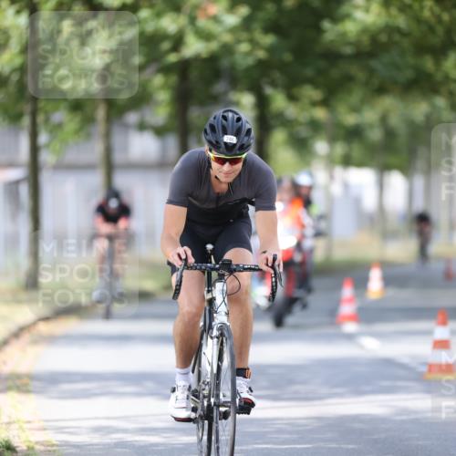 11.08.2024 - GEWOBA Citytriathlon Bremen H.Heesch http://msf.ph/oto/6801254 11.08.2024 12:01:23 Laufen  meine-sportfotos.de