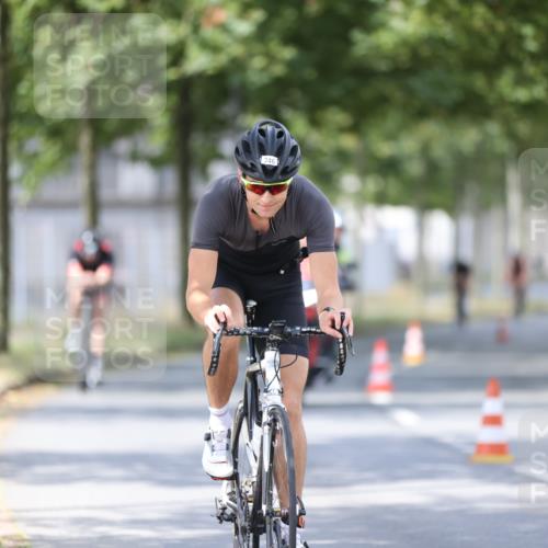11.08.2024 - GEWOBA Citytriathlon Bremen H.Heesch http://msf.ph/oto/6801260 11.08.2024 12:01:23 Laufen  meine-sportfotos.de