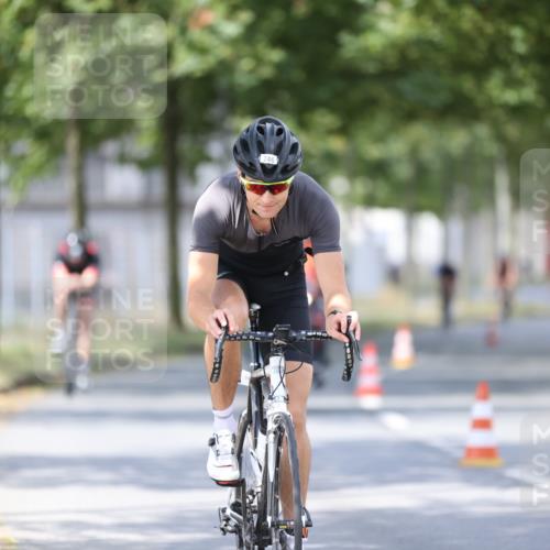 11.08.2024 - GEWOBA Citytriathlon Bremen H.Heesch http://msf.ph/oto/6801262 11.08.2024 12:01:23 Laufen  meine-sportfotos.de