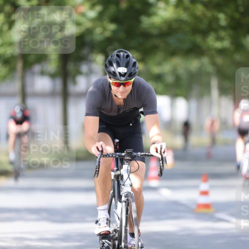11.08.2024 - GEWOBA Citytriathlon Bremen H.Heesch http://msf.ph/oto/6801266 11.08.2024 12:01:23 Laufen  meine-sportfotos.de
