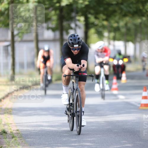 11.08.2024 - GEWOBA Citytriathlon Bremen H.Heesch http://msf.ph/oto/6801345 11.08.2024 12:01:30 Laufen  meine-sportfotos.de