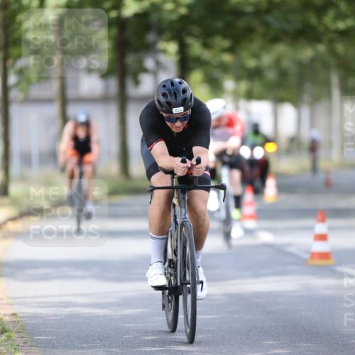 11.08.2024 - GEWOBA Citytriathlon Bremen H.Heesch http://msf.ph/oto/6801352 11.08.2024 12:01:30 Laufen  meine-sportfotos.de