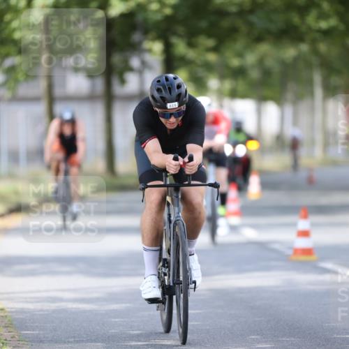 11.08.2024 - GEWOBA Citytriathlon Bremen H.Heesch http://msf.ph/oto/6801354 11.08.2024 12:01:30 Laufen  meine-sportfotos.de