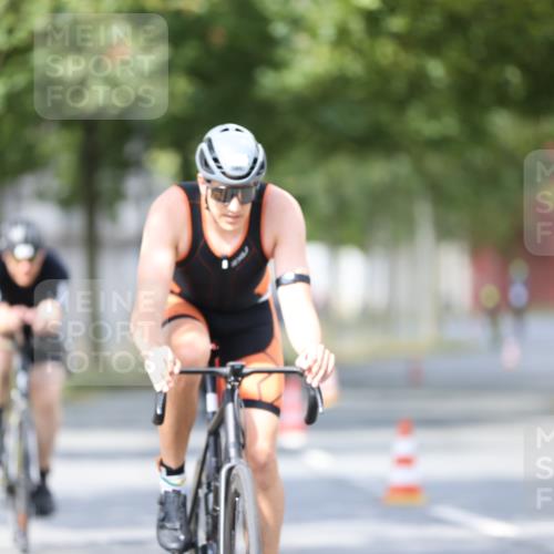 11.08.2024 - GEWOBA Citytriathlon Bremen H.Heesch http://msf.ph/oto/6801387 11.08.2024 12:01:33 Laufen  meine-sportfotos.de