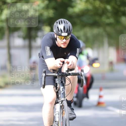 11.08.2024 - GEWOBA Citytriathlon Bremen H.Heesch http://msf.ph/oto/6801408 11.08.2024 12:01:34 Laufen  meine-sportfotos.de