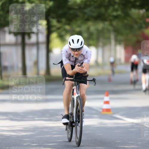 11.08.2024 - GEWOBA Citytriathlon Bremen H.Heesch http://msf.ph/oto/6801423 11.08.2024 12:01:37 Laufen  meine-sportfotos.de