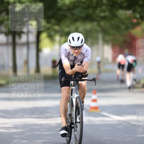 11.08.2024 - GEWOBA Citytriathlon Bremen H.Heesch http://msf.ph/oto/6801427 11.08.2024 12:01:37 Laufen  meine-sportfotos.de