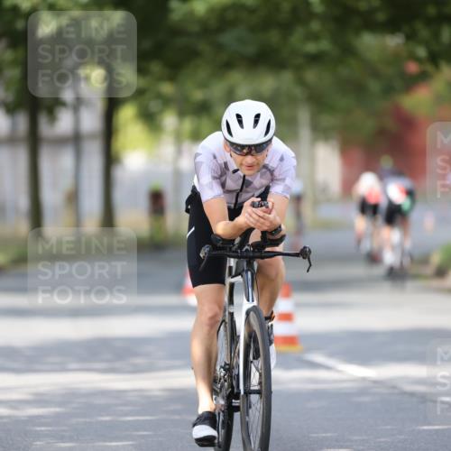 11.08.2024 - GEWOBA Citytriathlon Bremen H.Heesch http://msf.ph/oto/6801429 11.08.2024 12:01:37 Laufen  meine-sportfotos.de