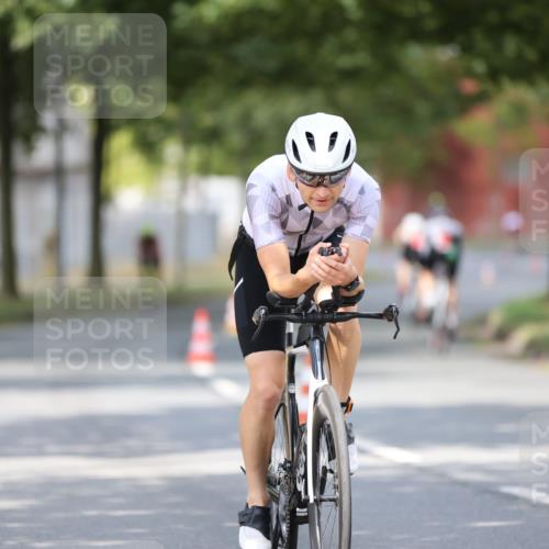 11.08.2024 - GEWOBA Citytriathlon Bremen H.Heesch http://msf.ph/oto/6801433 11.08.2024 12:01:37 Laufen  meine-sportfotos.de