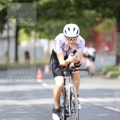 11.08.2024 - GEWOBA Citytriathlon Bremen H.Heesch http://msf.ph/oto/6801436 11.08.2024 12:01:37 Laufen  meine-sportfotos.de