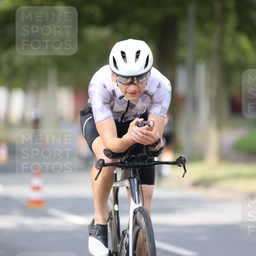 11.08.2024 - GEWOBA Citytriathlon Bremen H.Heesch http://msf.ph/oto/6801446 11.08.2024 12:01:37 Laufen  meine-sportfotos.de