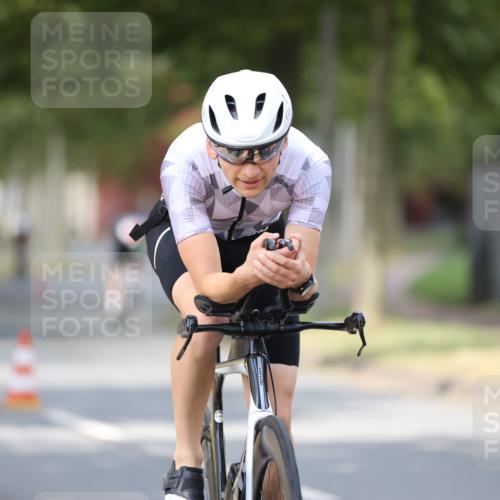 11.08.2024 - GEWOBA Citytriathlon Bremen H.Heesch http://msf.ph/oto/6801448 11.08.2024 12:01:37 Laufen  meine-sportfotos.de