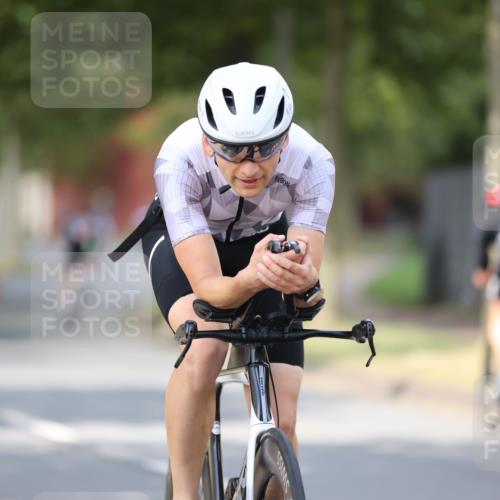11.08.2024 - GEWOBA Citytriathlon Bremen H.Heesch http://msf.ph/oto/6801449 11.08.2024 12:01:37 Laufen  meine-sportfotos.de