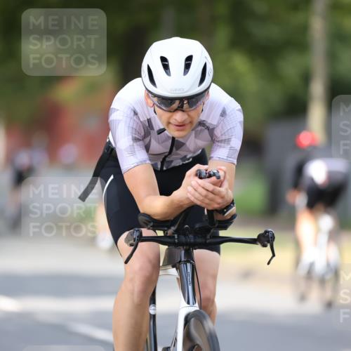 11.08.2024 - GEWOBA Citytriathlon Bremen H.Heesch http://msf.ph/oto/6801451 11.08.2024 12:01:38 Laufen  meine-sportfotos.de
