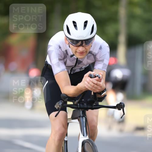 11.08.2024 - GEWOBA Citytriathlon Bremen H.Heesch http://msf.ph/oto/6801453 11.08.2024 12:01:38 Laufen  meine-sportfotos.de