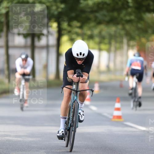 11.08.2024 - GEWOBA Citytriathlon Bremen H.Heesch http://msf.ph/oto/6801490 11.08.2024 12:01:46 Laufen  meine-sportfotos.de