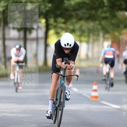 11.08.2024 - GEWOBA Citytriathlon Bremen H.Heesch http://msf.ph/oto/6801492 11.08.2024 12:01:46 Laufen  meine-sportfotos.de