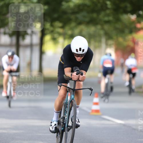11.08.2024 - GEWOBA Citytriathlon Bremen H.Heesch http://msf.ph/oto/6801497 11.08.2024 12:01:46 Laufen  meine-sportfotos.de