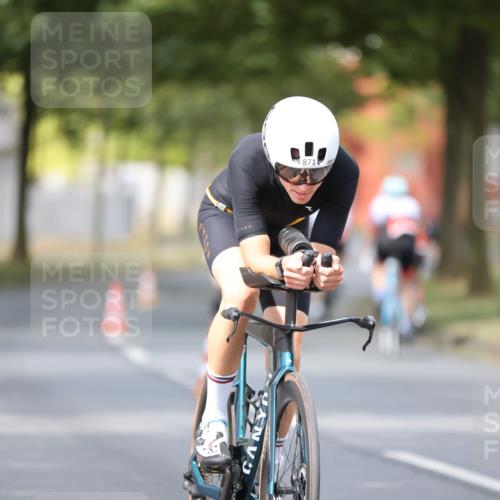 11.08.2024 - GEWOBA Citytriathlon Bremen H.Heesch http://msf.ph/oto/6801509 11.08.2024 12:01:46 Laufen  meine-sportfotos.de