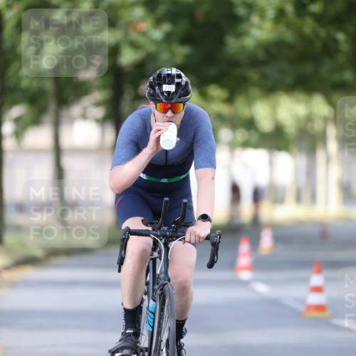 11.08.2024 - GEWOBA Citytriathlon Bremen H.Heesch http://msf.ph/oto/6801588 11.08.2024 12:02:01 Laufen  meine-sportfotos.de